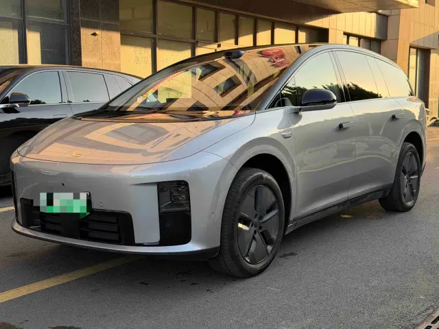 Фотография автомобиля — Li Auto i8