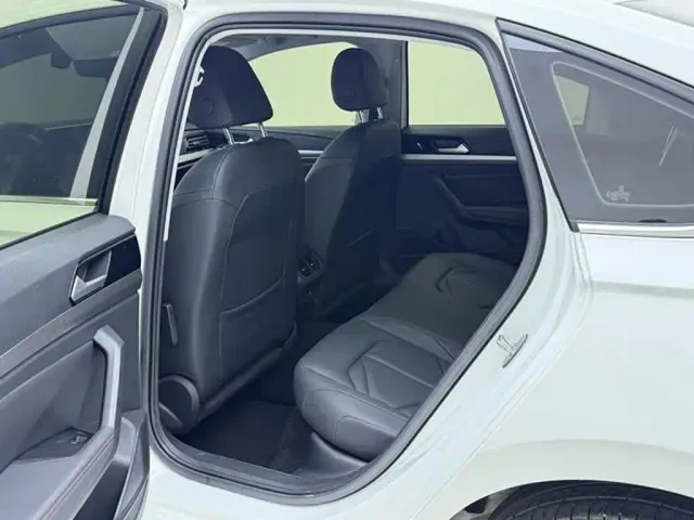 Volkswagen Lavida — Фото автомобиля 17