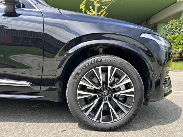 Volvo XC90 — Фото автомобиля 18