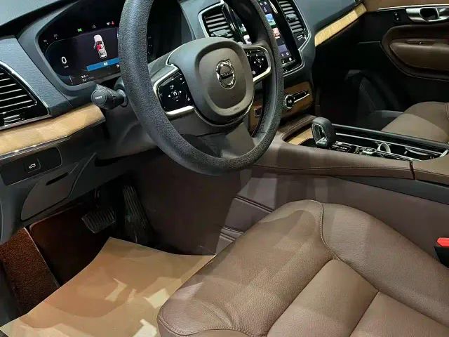 Volvo XC90 — Фото автомобиля 4