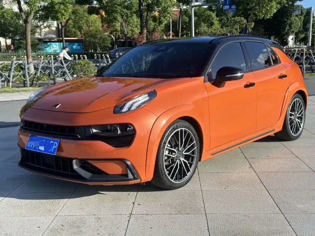 Фотография автомобиля — Lynk & Co 02 Hatchback
