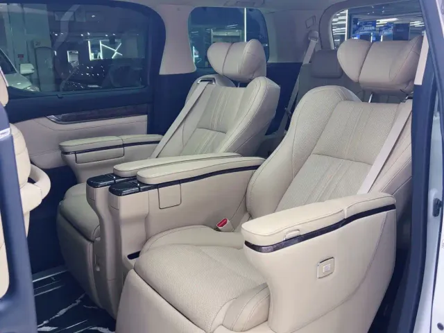 Toyota Vellfire — Фото автомобиля 15