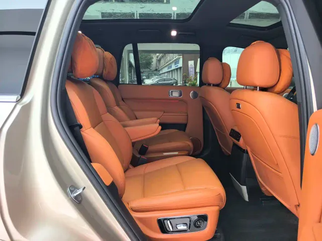 Li Auto L8 — Фото автомобиля 11
