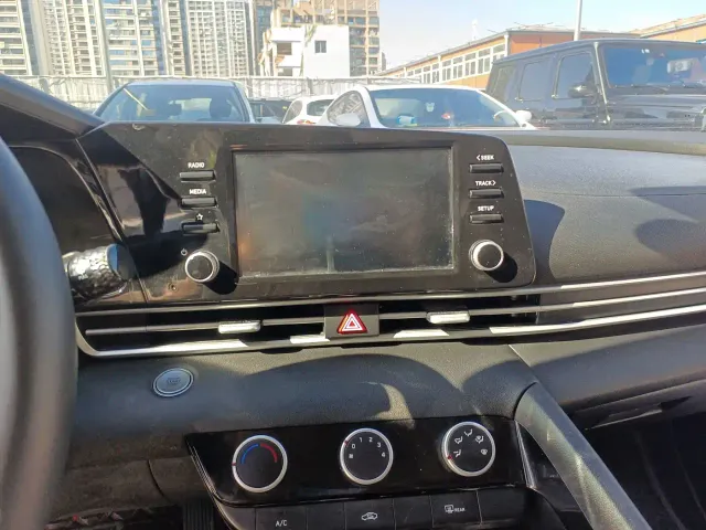 Hyundai Elantra — Фото автомобиля 28