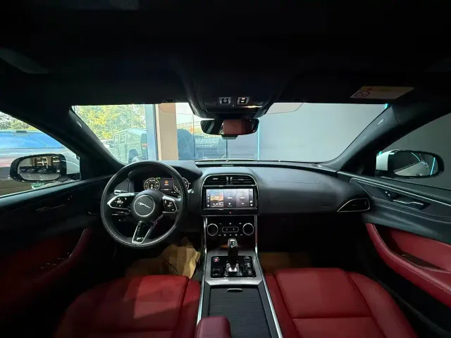 Jaguar XEL — Фото автомобиля 9