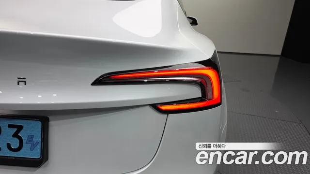 Tesla Model 3 — Фото автомобиля 18