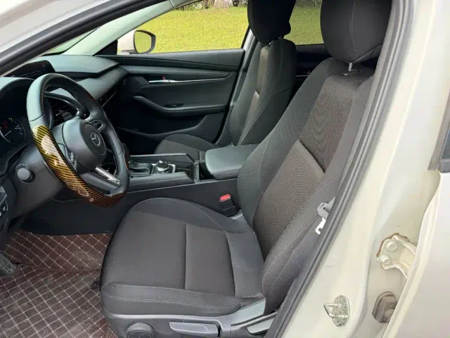 Mazda Axela — Фото автомобиля 8