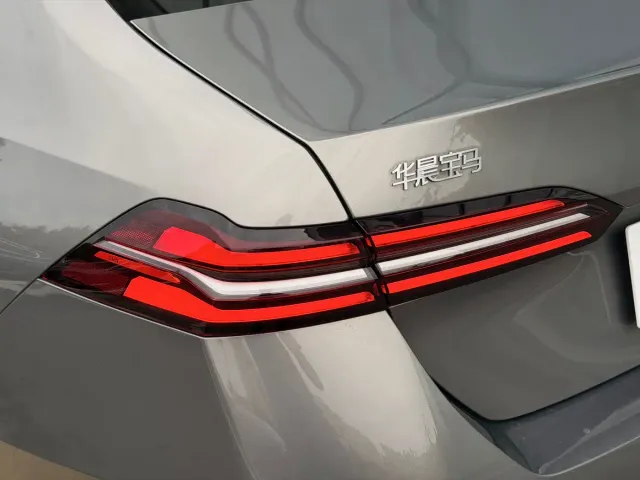 BMW 5 Series — Фото автомобиля 24