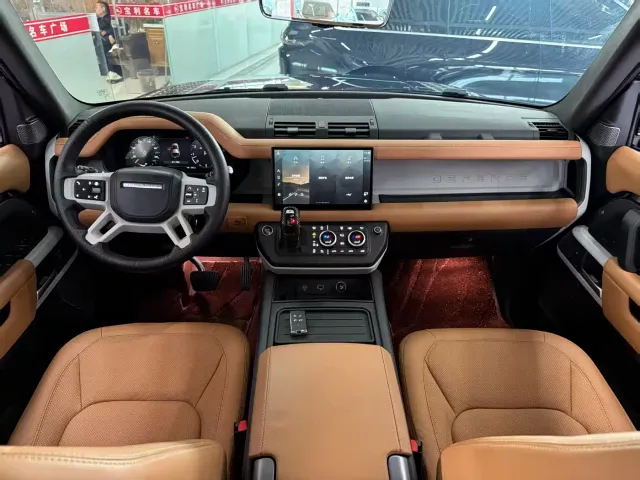 Land Rover Defender — Фото автомобиля 10