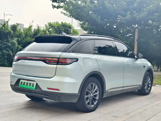 Leapmotor C11 — Фото автомобиля 7