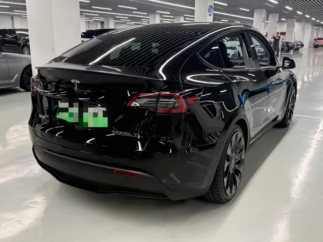 Tesla Model Y — Фото автомобиля 9