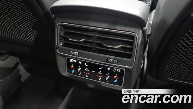 Audi Q8 55 TFSI quattro Premium — Фото автомобиля 25