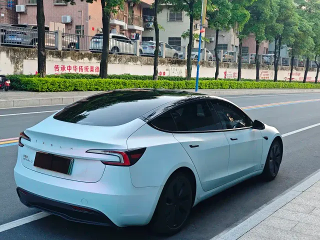 Tesla Model 3 — Фото автомобиля 7