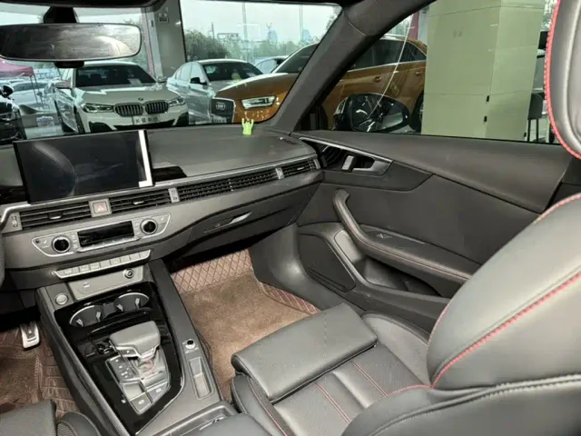 Audi A4L — Фото автомобиля 13