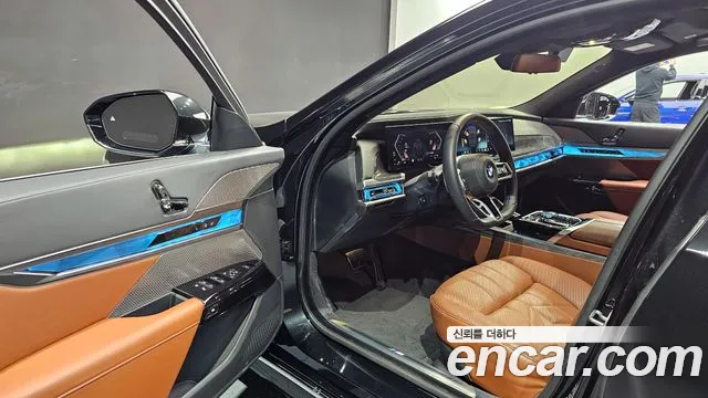BMW 7-Series 7 серия (G70) 740i xDrive M Sport — Фото автомобиля 11