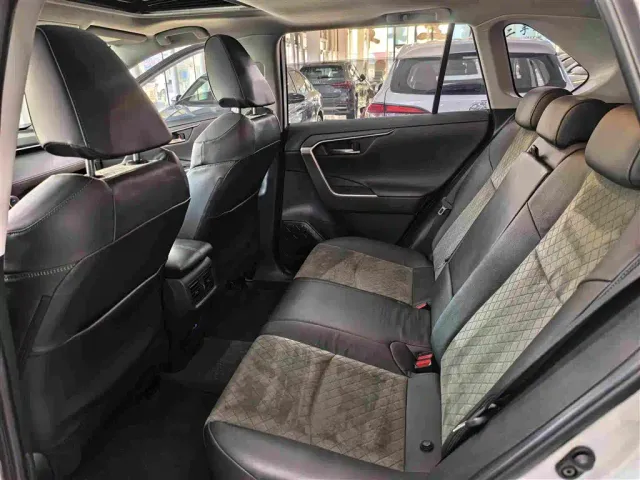 Toyota RAV4 — Фото автомобиля 11