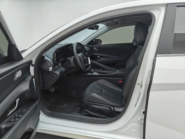 Hyundai Elantra — Фото автомобиля 16