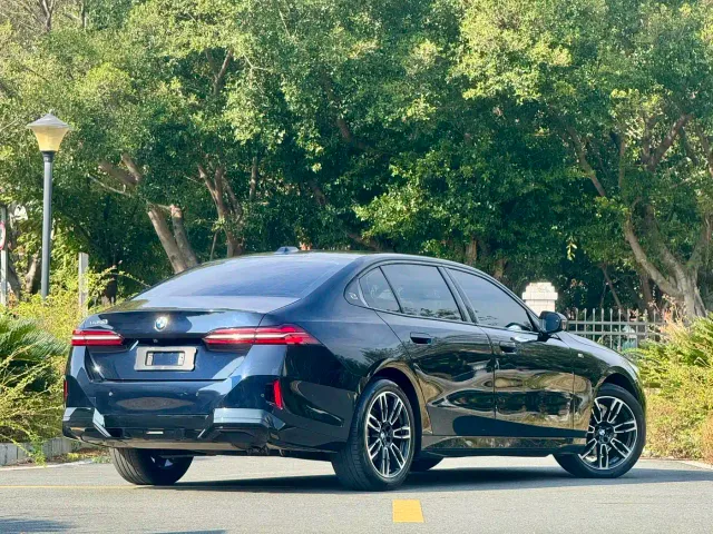 BMW 5 Series — Фото автомобиля 7