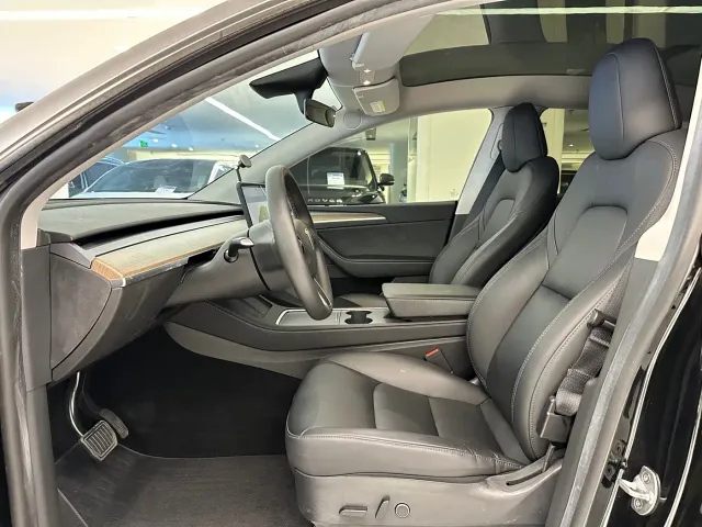 Tesla Model Y — Фото автомобиля 9