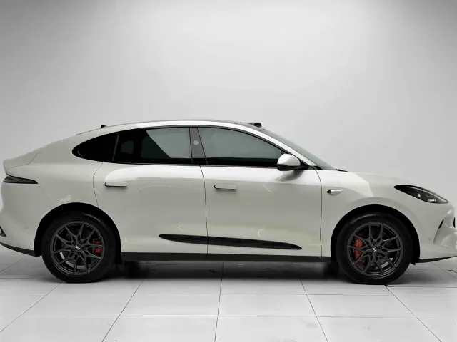 IM Motors LS6 — Фото автомобиля 24