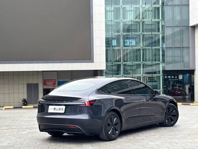 Tesla Model 3 — Фото автомобиля 15