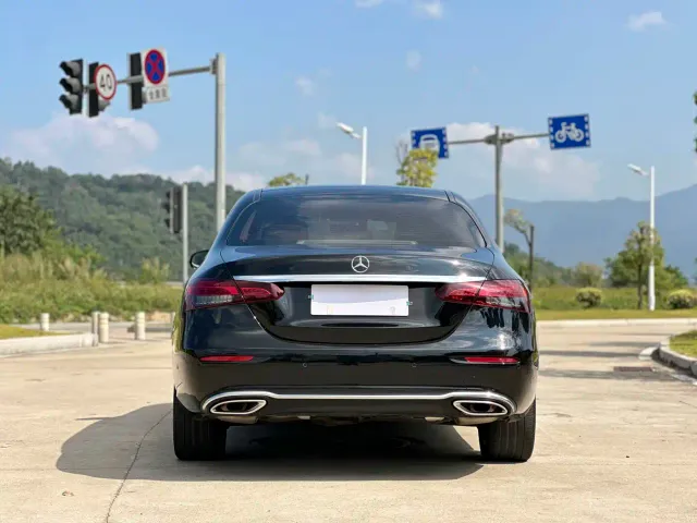 Mercedes-Benz E-Class — Фото автомобиля 6