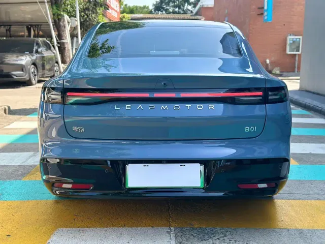 Leapmotor B01 — Фото автомобиля 8