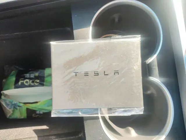 Tesla Model 3 — Фото автомобиля 8