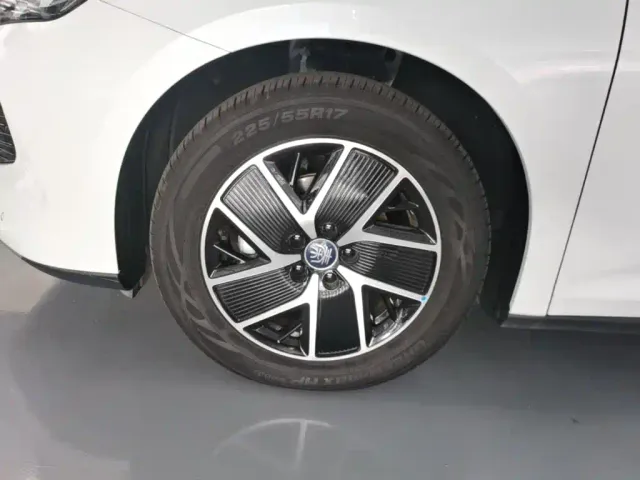 BYD Qin L — Фото автомобиля 22