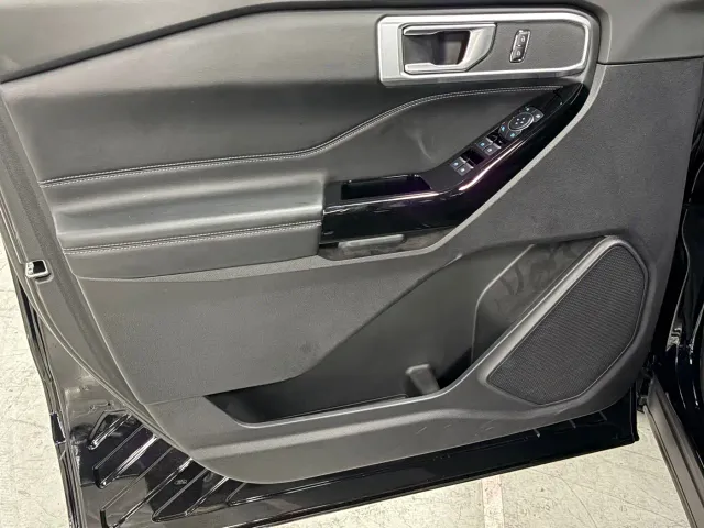 Ford Explorer — Фото автомобиля 12