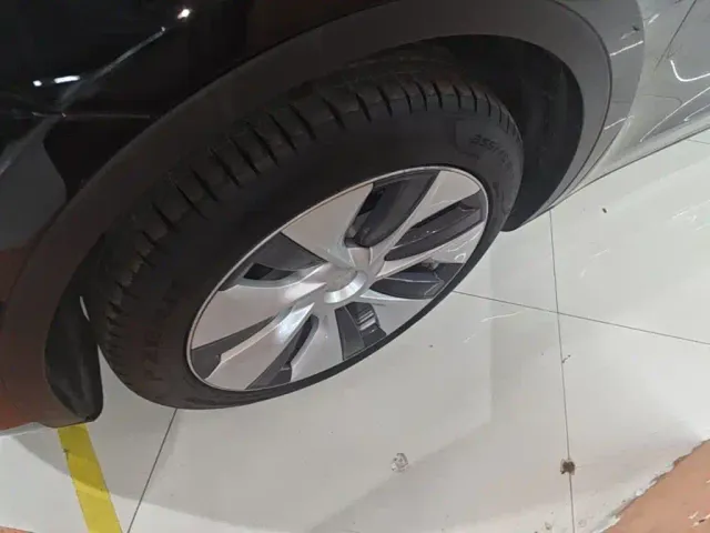 Tesla Model Y — Фото автомобиля 22