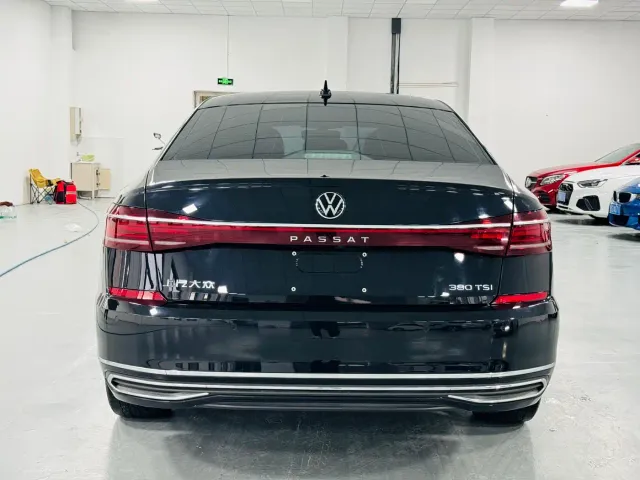 Volkswagen Passat — Фото автомобиля 8