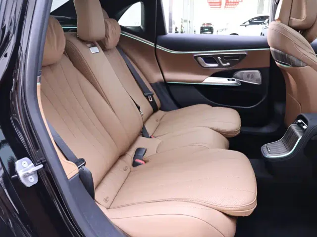 Mercedes-Benz E-Class — Фото автомобиля 22