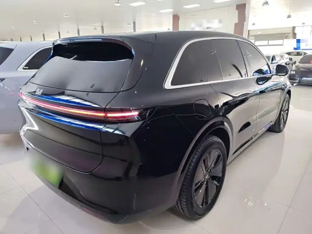 Li Auto L6 — Фото автомобиля 6