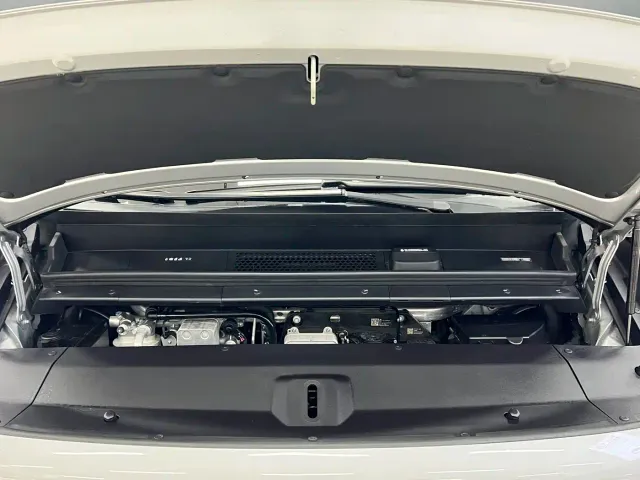 Li Auto MEGA — Фото автомобиля 13