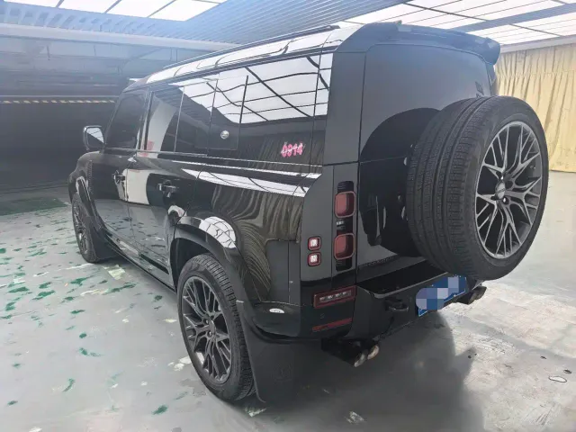 Land Rover Defender — Фото автомобиля 7