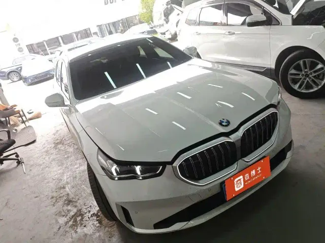 BMW 5 Series — Фото автомобиля 2