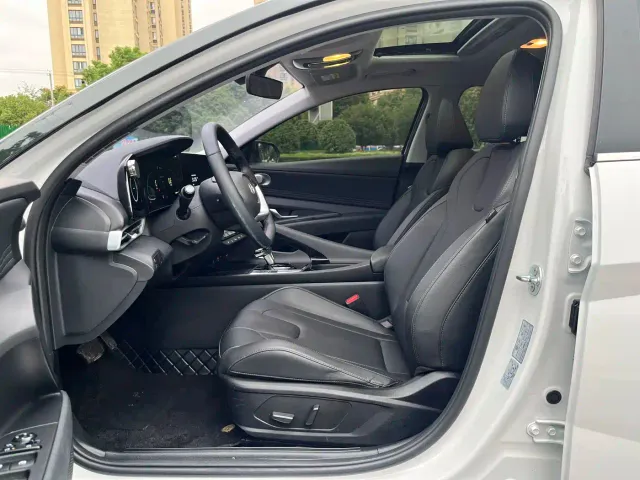 Hyundai Elantra — Фото автомобиля 12