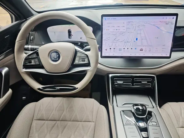 BYD Tang — Фото автомобиля 15
