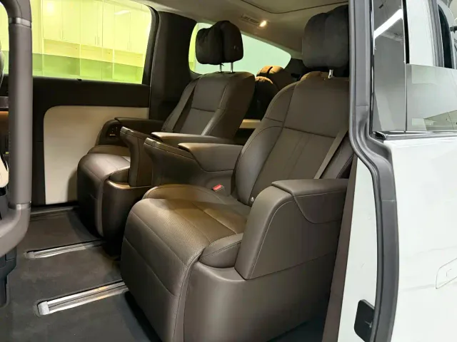 Li Auto MEGA — Фото автомобиля 13