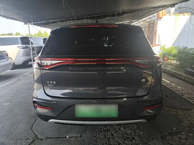 BYD Tang — Фото автомобиля 5