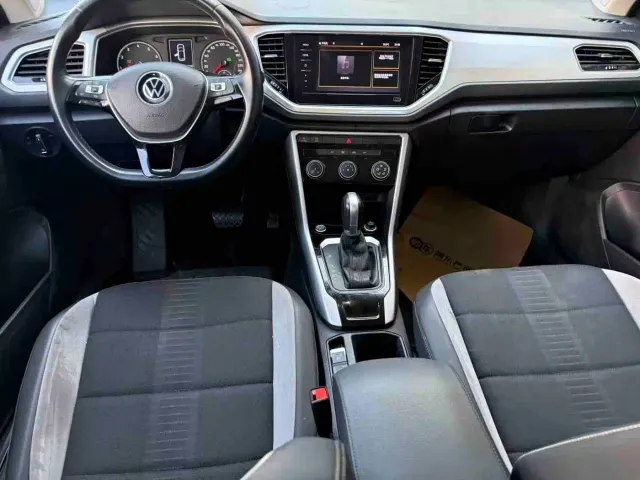 Volkswagen T-Roc — Фото автомобиля 2