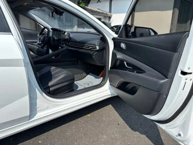 Hyundai Elantra — Фото автомобиля 5