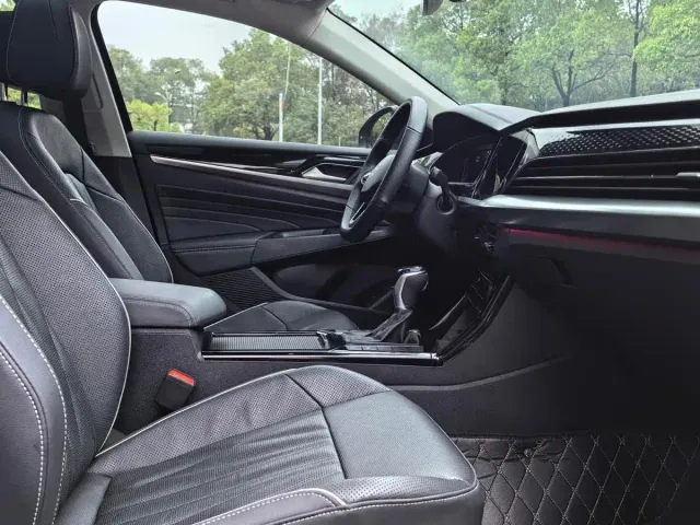 Volkswagen Passat — Фото автомобиля 12