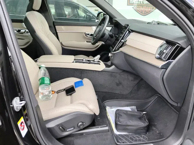 Volvo XC90 — Фото автомобиля 9