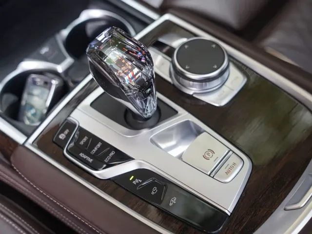 BMW 7 Series — Фото автомобиля 29