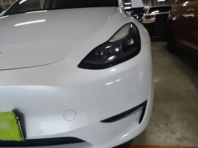 Tesla Model Y — Фото автомобиля 23