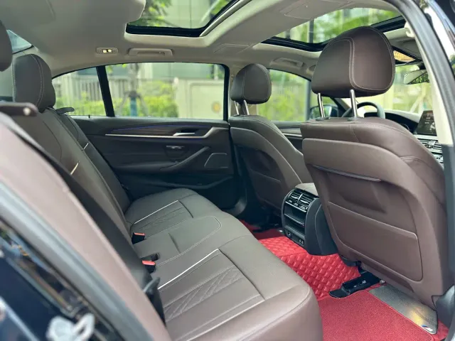 BMW 5 Series — Фото автомобиля 11