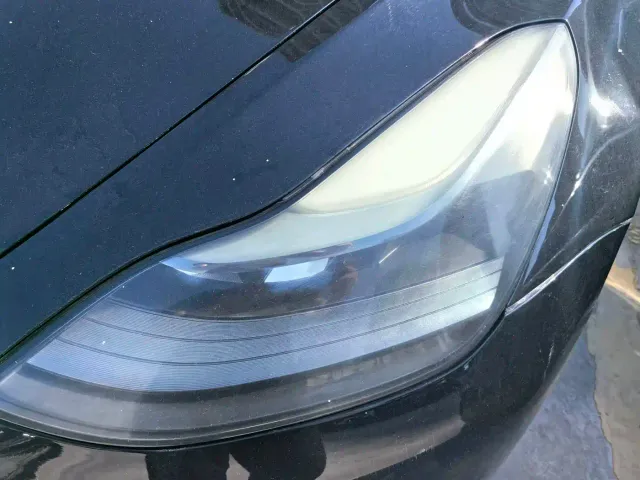 Tesla Model 3 — Фото автомобиля 2