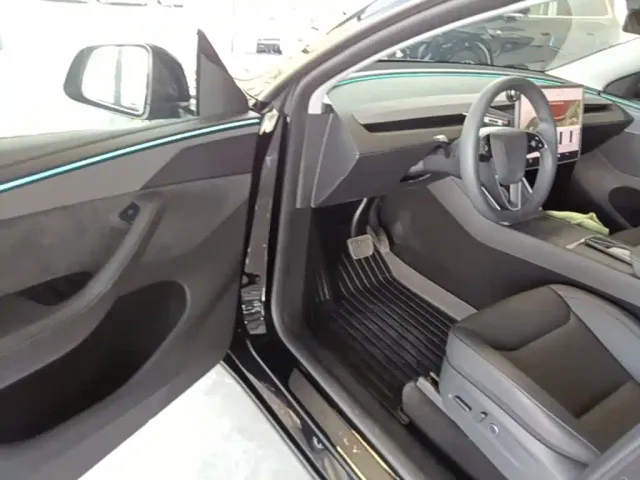Tesla Model Y — Фото автомобиля 15
